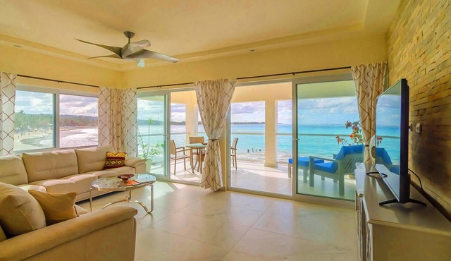 Top-Floor 3BD Beachfront Penthouse, Amazing Sea Views, Pool, Central Location!