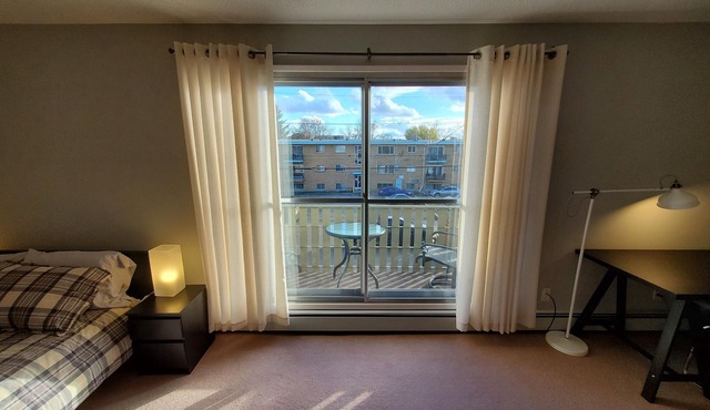 TOP FLOOR - BALCONY - WALKABLE - UNIVERSITY - DOWNTOWN - WHYTE AVE -TRANSIT