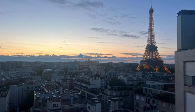 Top Floor Eiffel Tower View and High-speed Wi-Fi
