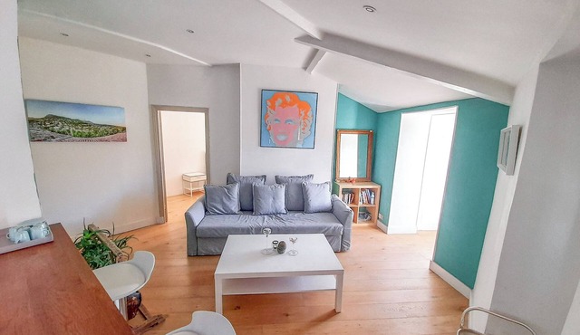 Top Floor Flat - 1 bed Room - Central