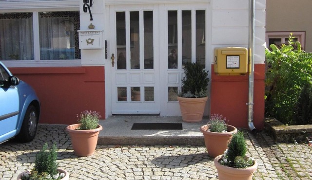 Top floor flat with garden use