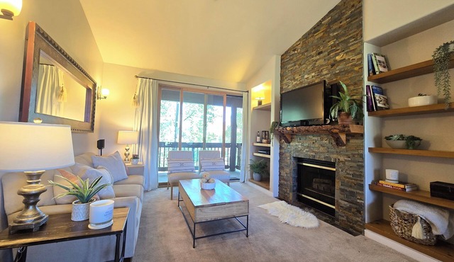 Top floor furnished 3BD/2BA Park City condo for rent, beautiful mountain views!