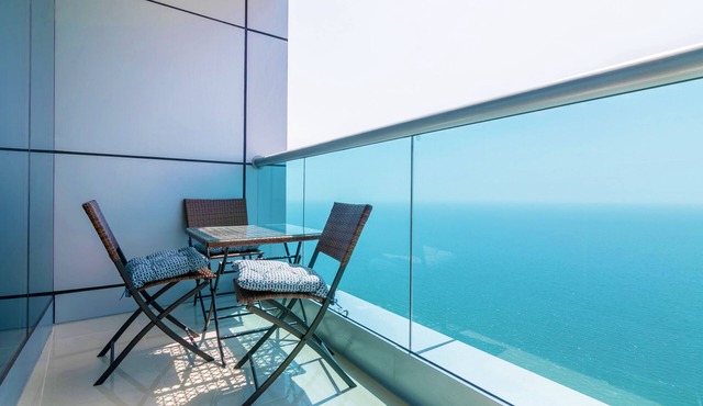 Top Floor Luxury 2BR Beach Apartment with Full Sea View