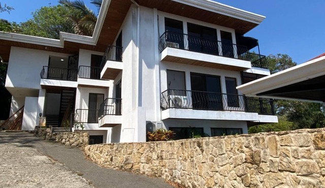 Top-Floor Oceanview Luxury, Panoramic Pacific View, Sleeps 6, Pool, Laundry, AC
