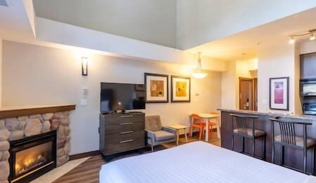 Top floor studio/Pool/Sauna/Hot Tub