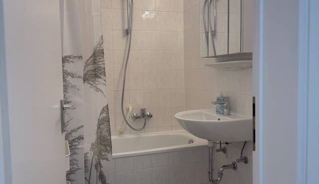 Top location: modern & quiet, just a 10-minute walk from the MHH Hannover
