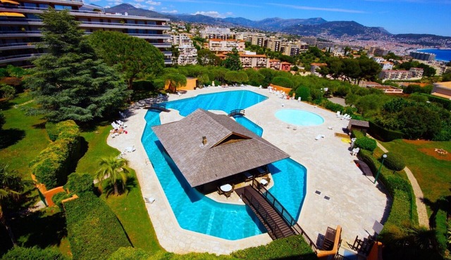 Top-of-the-range studio comfort, swimming pool, tennis court, park, security