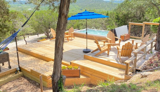 Top-rated! Gated 4-acre with game room, XL SwimSpa, Firepit