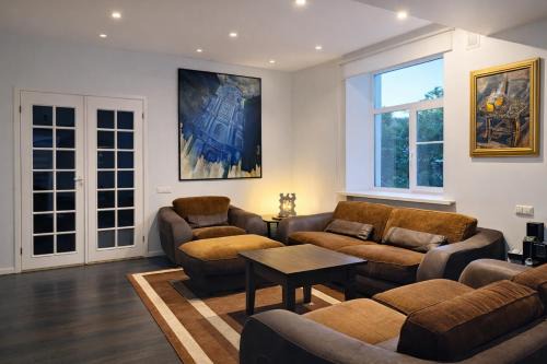Top-secure Spacious Penthouse - USA Embassy