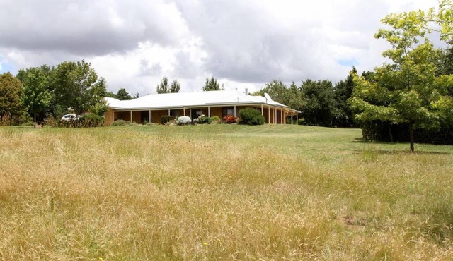 Topsys Corner - large rural house near Orange