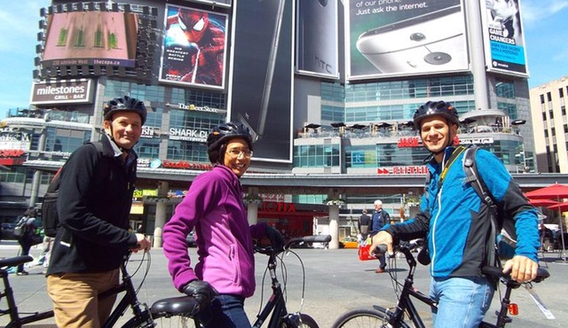 Toronto Small-Group Guided Bike Tour in Downtown Toronto