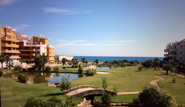 Torrevieja punta Prima.2 bedrooms.2 bathrooms. Large terrace overlooking the golf course.for 4pers.