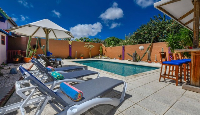 Totally Private Enclosed Home/Large Pool/Centrally Located in Suburban Community