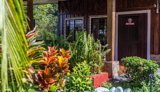 Toucan River Retreat - 3BR, 2Bath, River access, Jacuzzi, AC