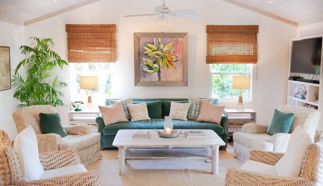 Touchstone's House on Beachside - Tropical 1 Acre Property.
