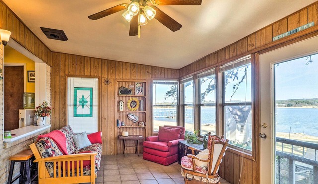 Tow Retreat on Lake Buchanan w/Dock & Kayaks!