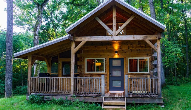Towhee cabin at Driftless Creek