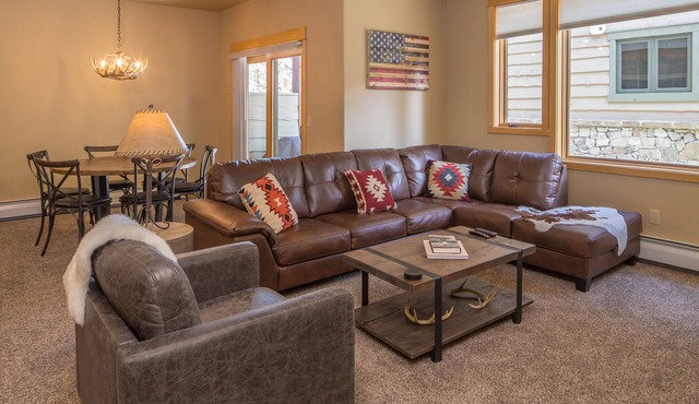 Town Center Modern Rustic Townhouse - Contactless Check In