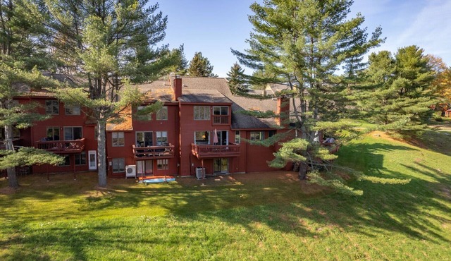 Townhome with Game Room & Hill Views, Saltbox