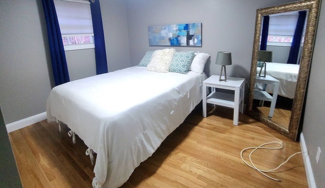 Townhouse conveniently located just mins from UMass Lowell and Phillips Academy.