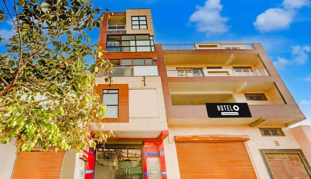 Townhouse Johri Enclave Metro Station