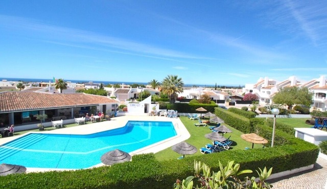 Townhouse with pool walking distance to Carvoeiro, amenities, beaches