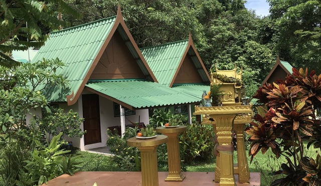 tp hut bungalows