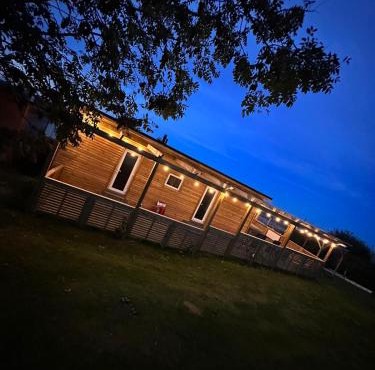 Tracey’s Hideaway - with hot tub & amazing views