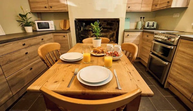 Traditional 3BR Home, 5-Min Walk to Hebden Centre