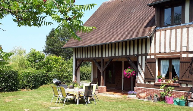 Traditional and modern Normandy house. large private garden.