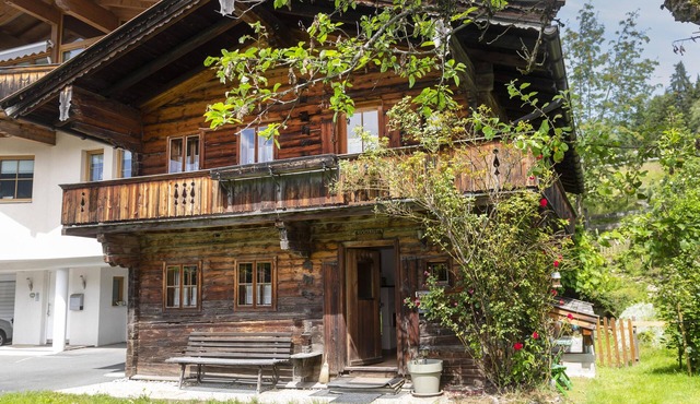 Traditional Tyrolean house, ski lift nearby