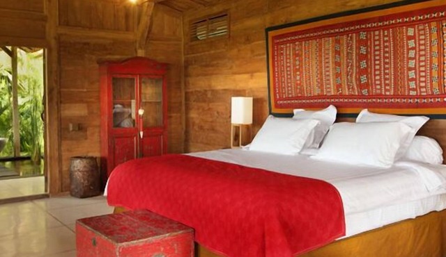 Traditional Joglo 3Bdrm Villa by Ocean