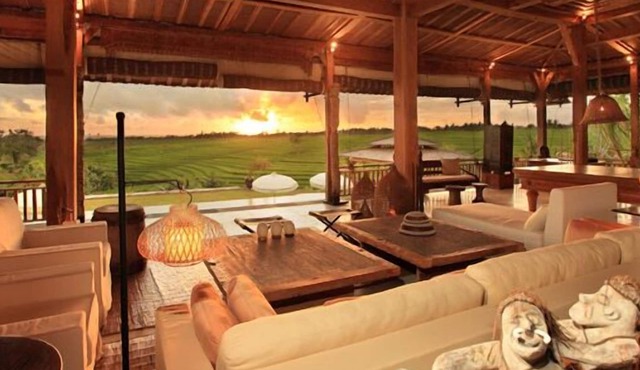 Traditional Joglo 5Bdrm Villa by Ocean