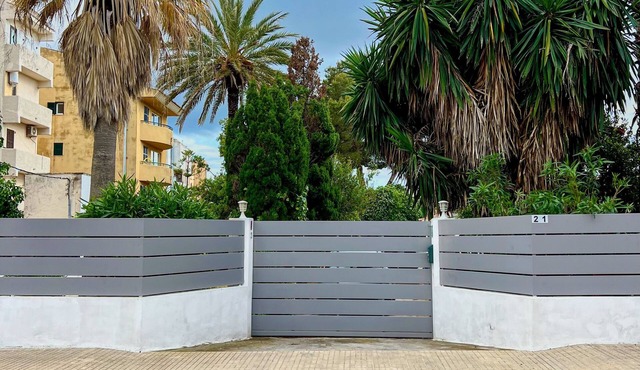 Traditional Mallorcan house 70 meters from the beach!