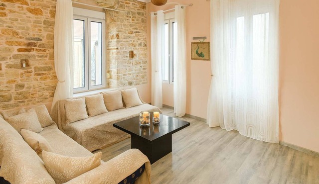 Traditional Samos Home with a Jacuzzi and Balcony