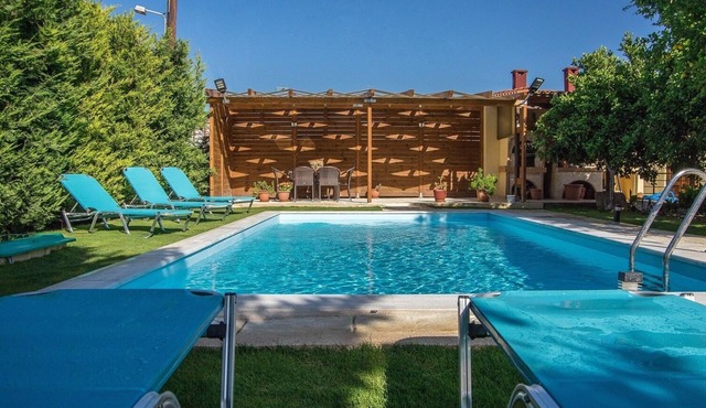 Traditional Stone Apartments with pool