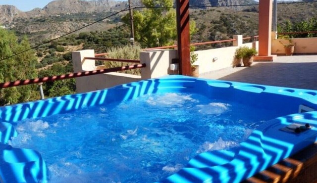 Traditional Stone Villa with Private Pool and AC, near to beautiful Beaches!