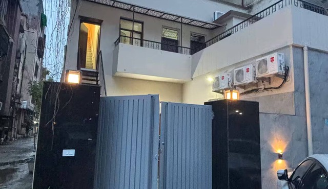 Trahes Elite- Modern 2 Bedroom in East Patel Nagar