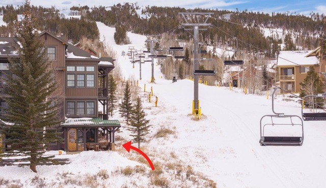 Trailside - Cozy Adventure Getaway: Ski-in/out from your door + FREE Hot Tub!