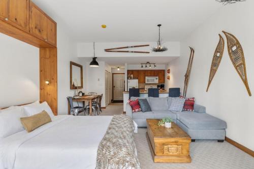 Trailside Escape a Ski-In Ski-Out Studio in SilverStar