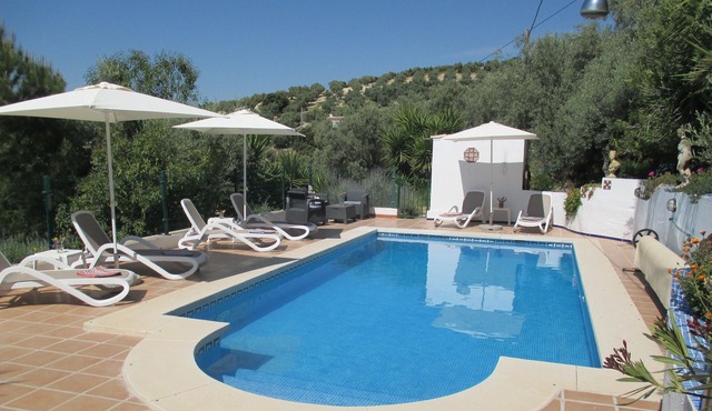 Tranquil 2 Bedroom cottage with pool, close to Lake Iznájar.