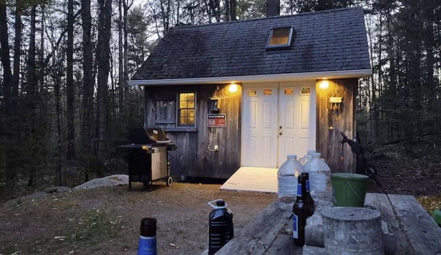 Tranquil 1-bedroom bunkhouse with AC in charming Warren
