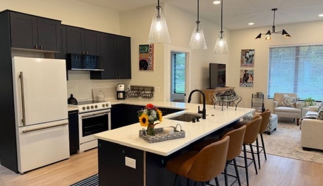 Tranquil 1 bedroom in-law suite - walking distance to downtown Delafield