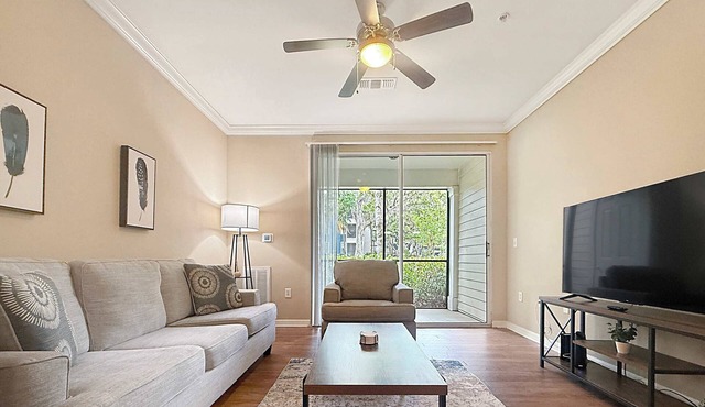 Tranquil 1st Floor Apt with Parks, Prime North Tampa