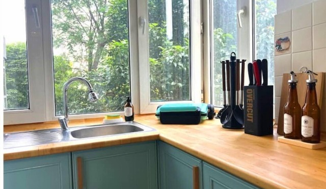 Tranquil 2 BR fully equipped, DT&Metro, AC, Wi-Fi