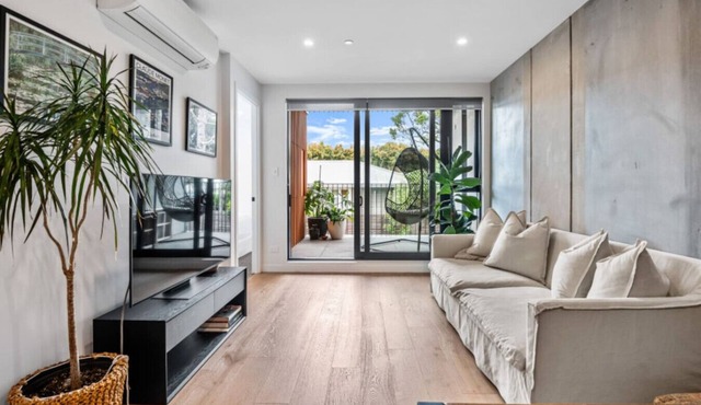 Tranquil 2 Bd Apt with AC, WIFI, & 10min from CBD