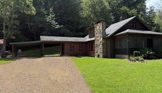 Tranquil 2-bedroom cabin on the head waters of the Hiawassee River