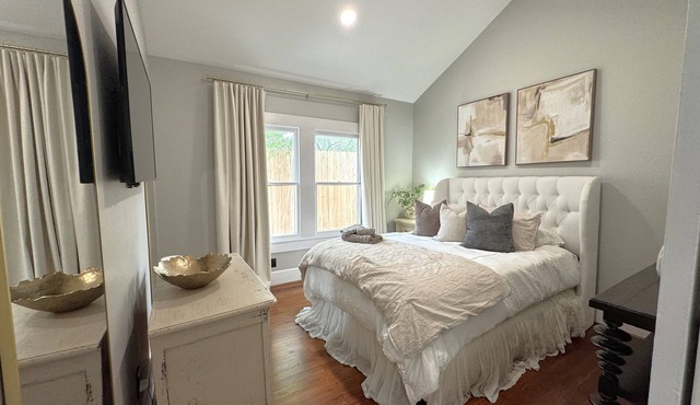 Tranquil 2-bedroom house Gated W/D Free Parking in Houston