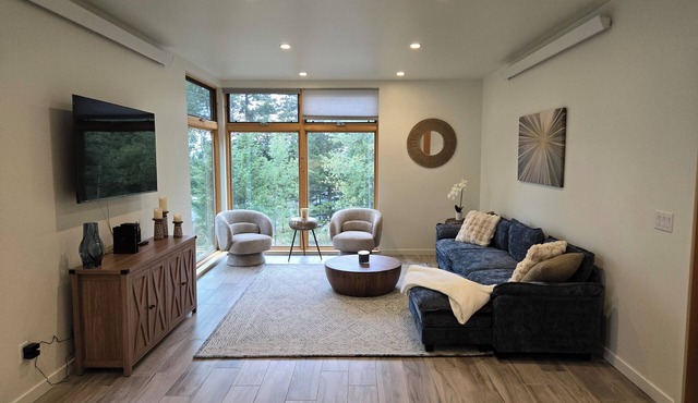 Tranquil 2-bedroom modern retreat