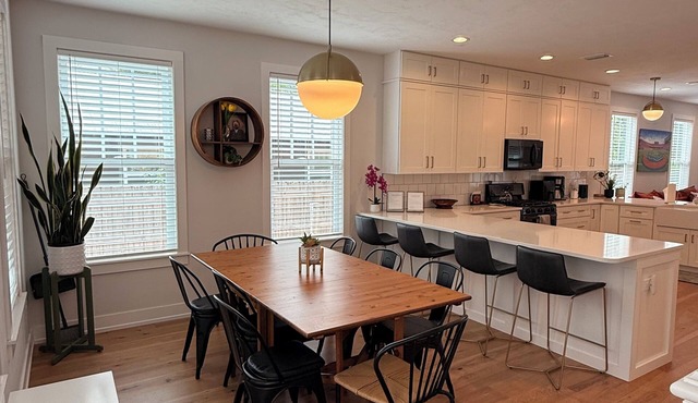 Tranquil 2-bedroom house in walkable Gainesville neighborhood